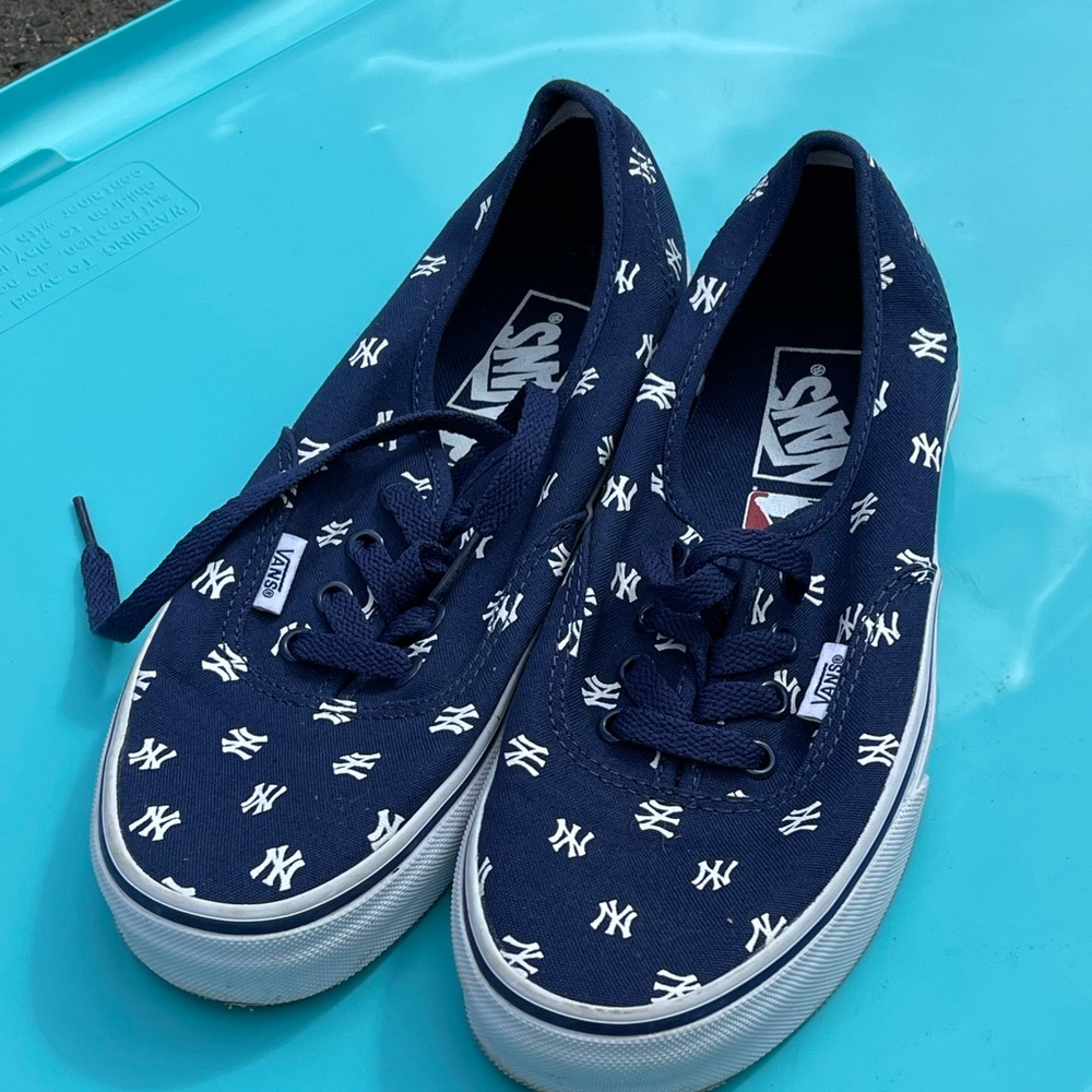 New York Yankees Vans. Unisex
